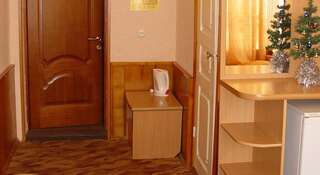 Гостиница Бристоль-Центральная Таганрог Двухместный номер эконом-класса с 2 отдельными кроватями-6